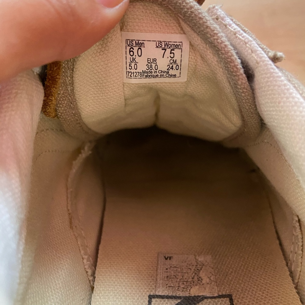 Vans - Picture 7 of 7